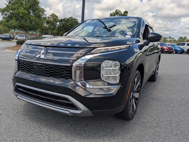 Used 2025 Black Diamond Mitsubishi SE image 8