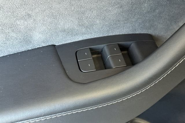 Used 2022  Tesla Performance image 14