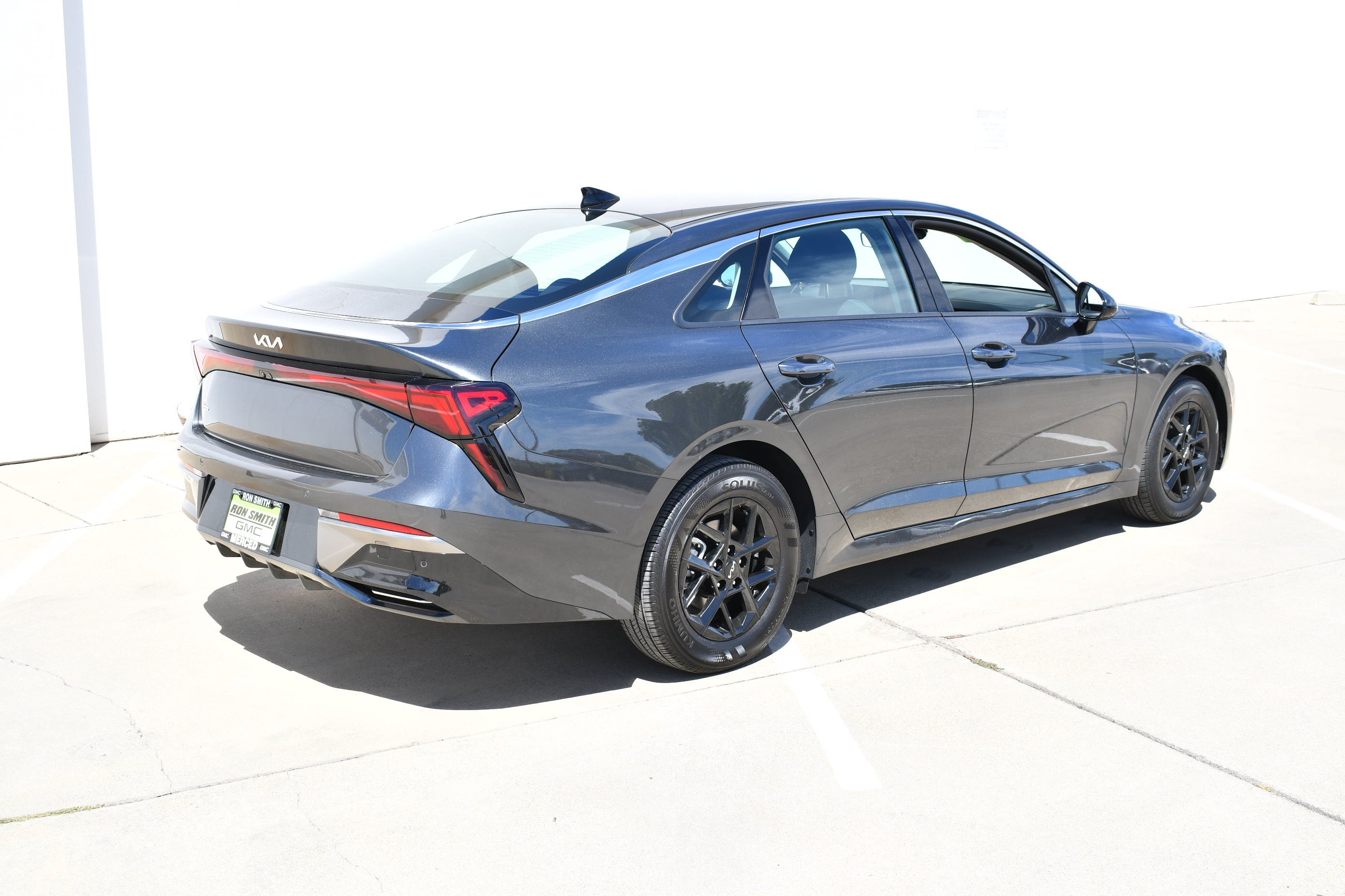 2025 Kia K5 LXS - Photo 6