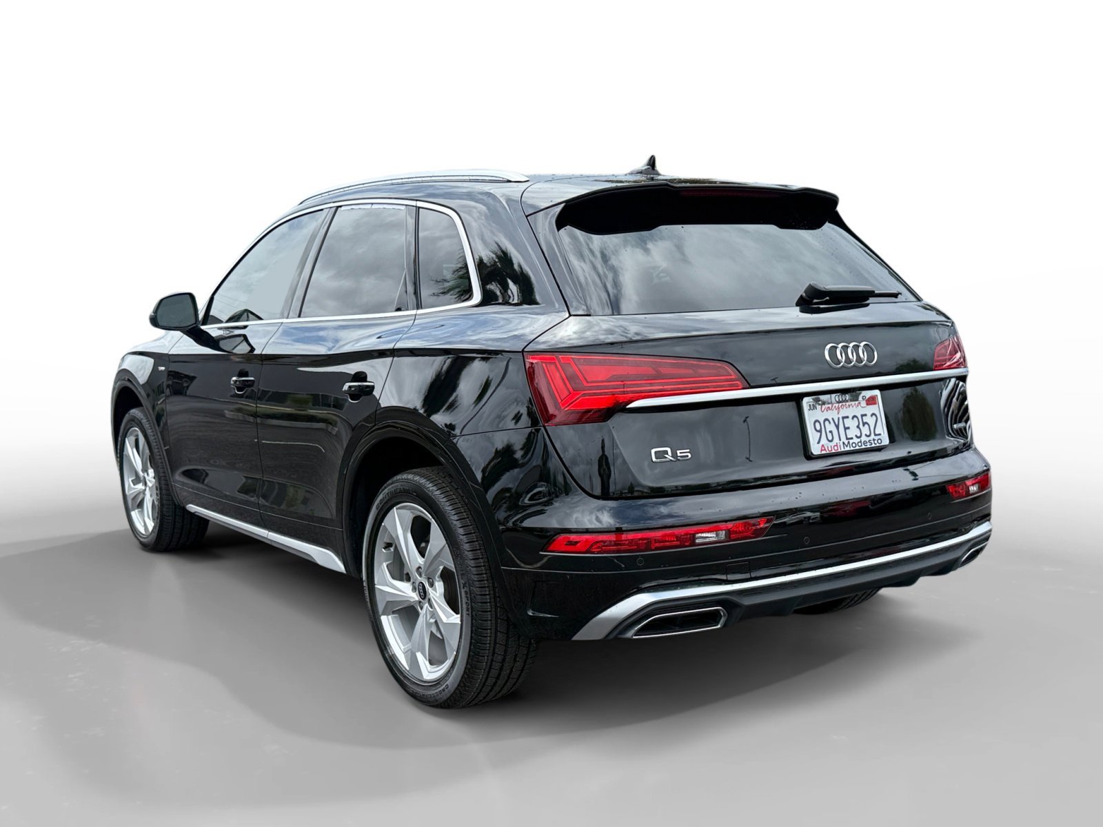 Used 2023 Black Metallic Audi 45 S line Premium image 3