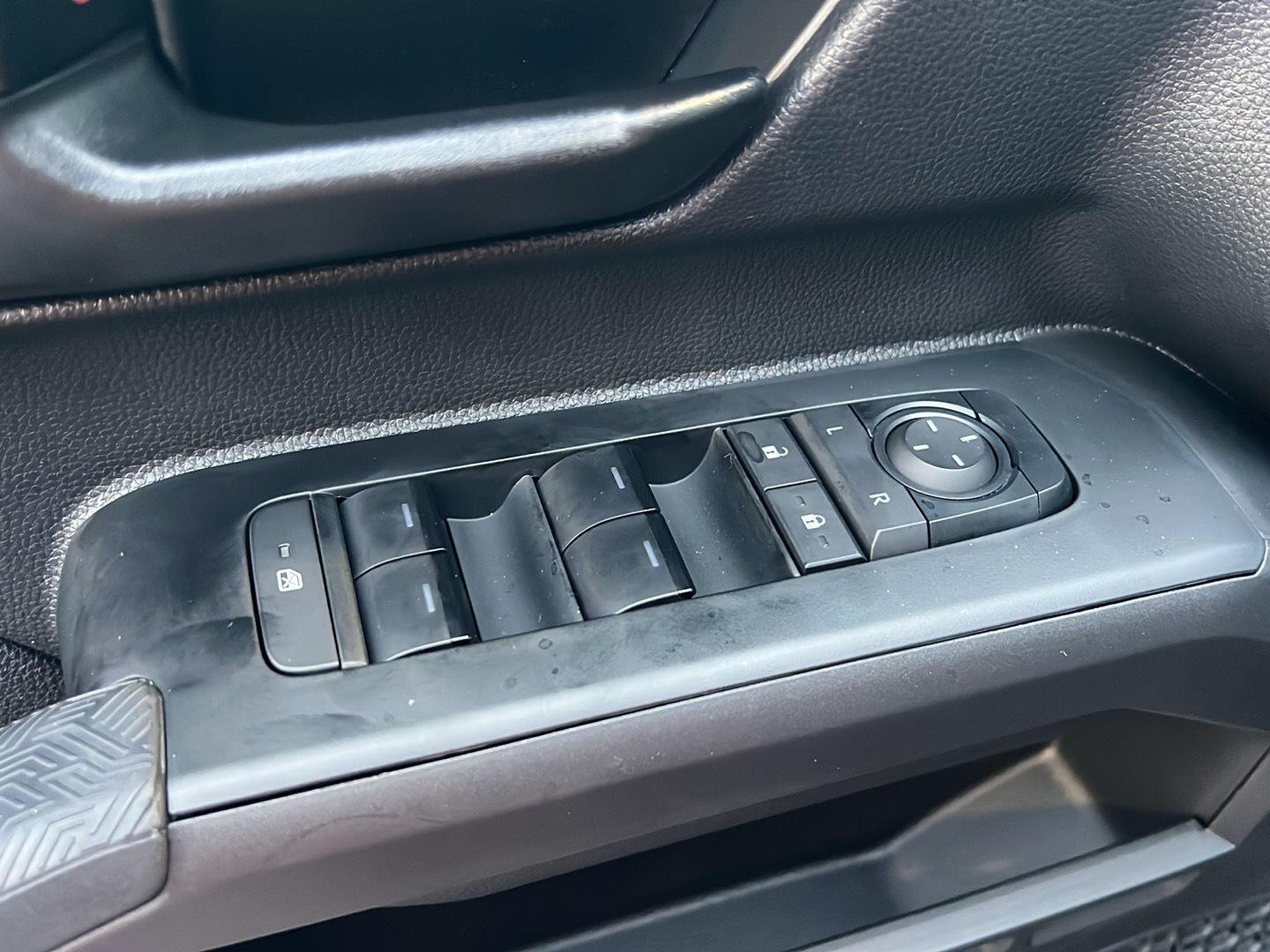 2025 Toyota Tacoma SR5 - Photo 32