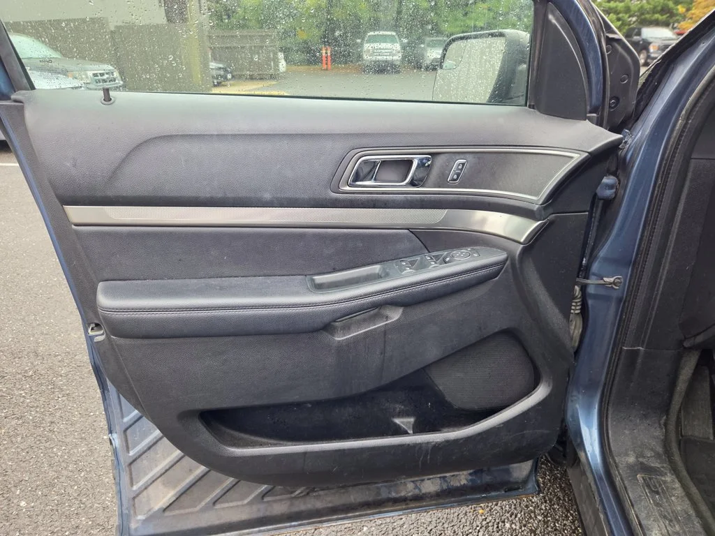 Used 2018 Blue Ford XLT image 10