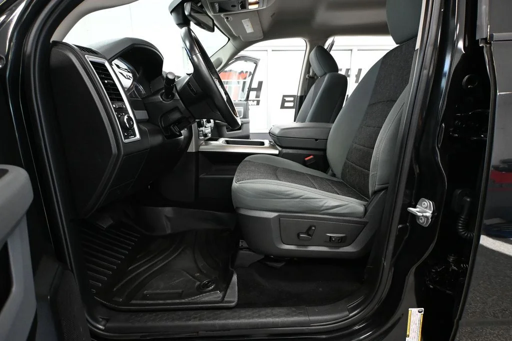 Used 2019 Black Ram Big Horn image 24