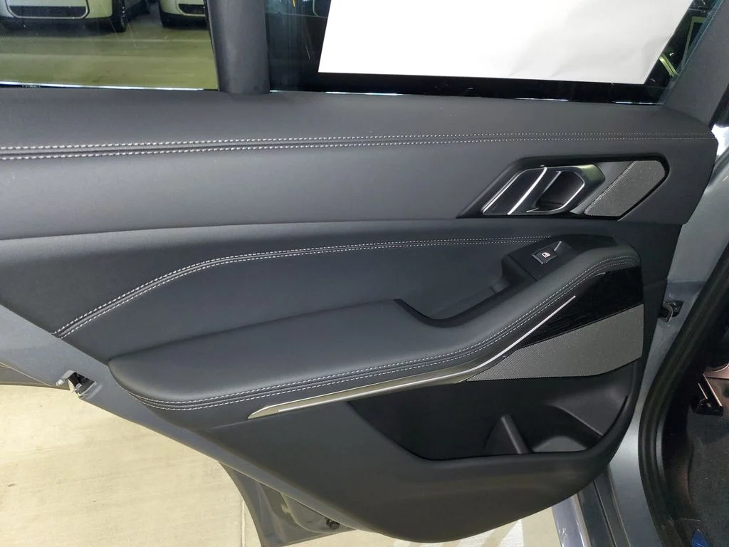 Used 2026 Skyscraper Grey Metallic BMW sDrive40i image 9