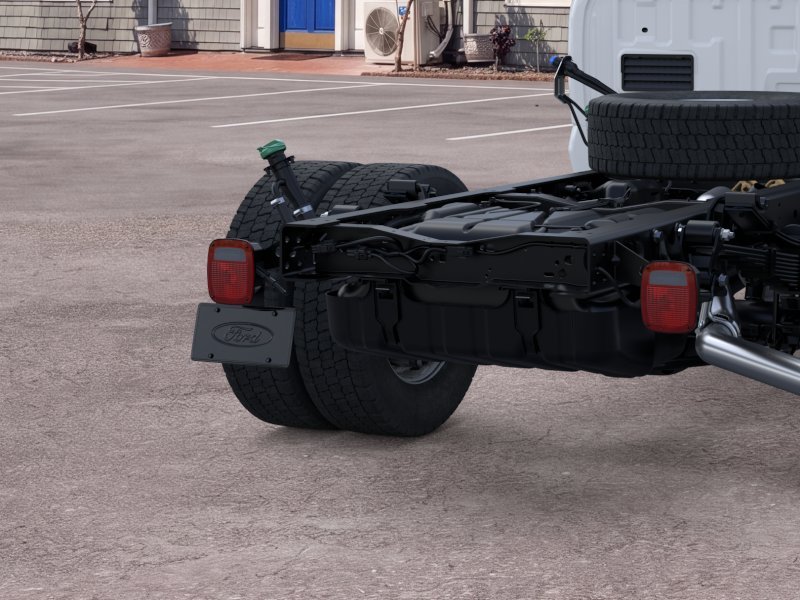 New 2025 Oxford White Ford F-450® XL image 21