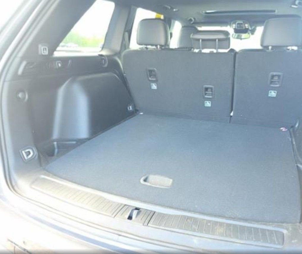 Used 2023 Gray Jeep Altitude X image 9