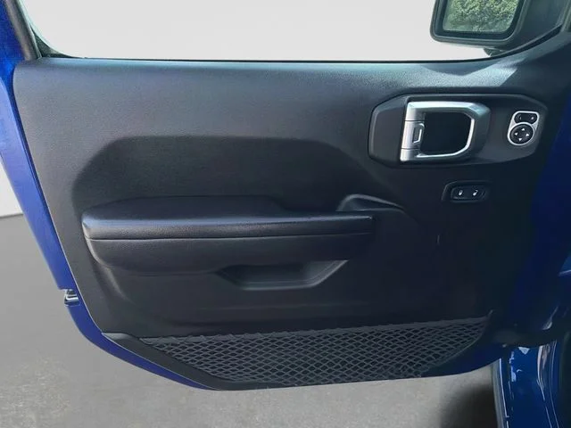 Used 2018 Blue Jeep Unlimited Sport S image 18