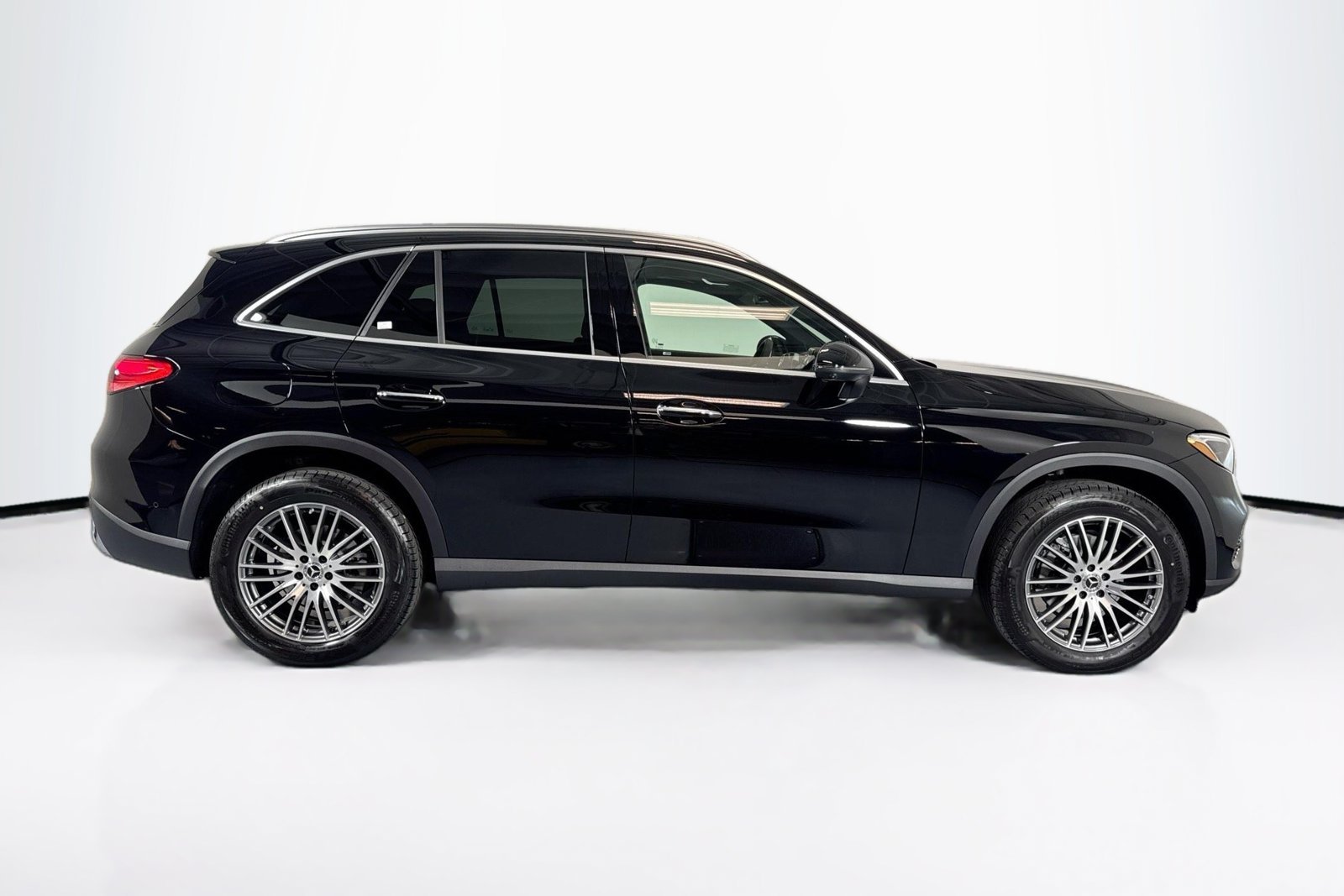 New 2026 Black Mercedes-Benz GLC 300 image 4