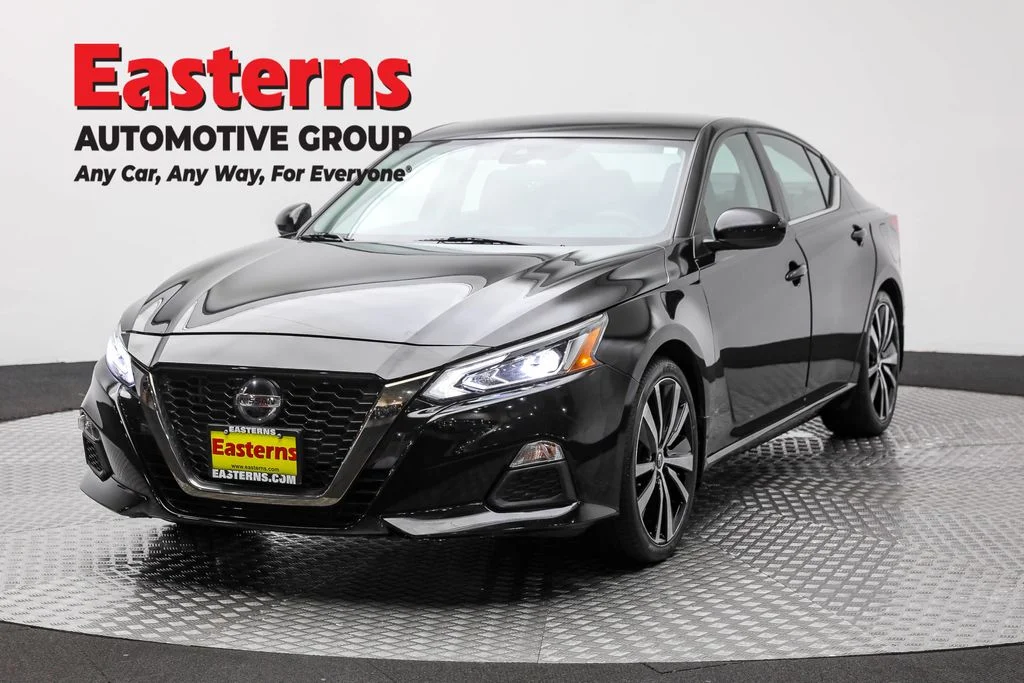 Used 2020 Black Nissan 2.5 SR image 1