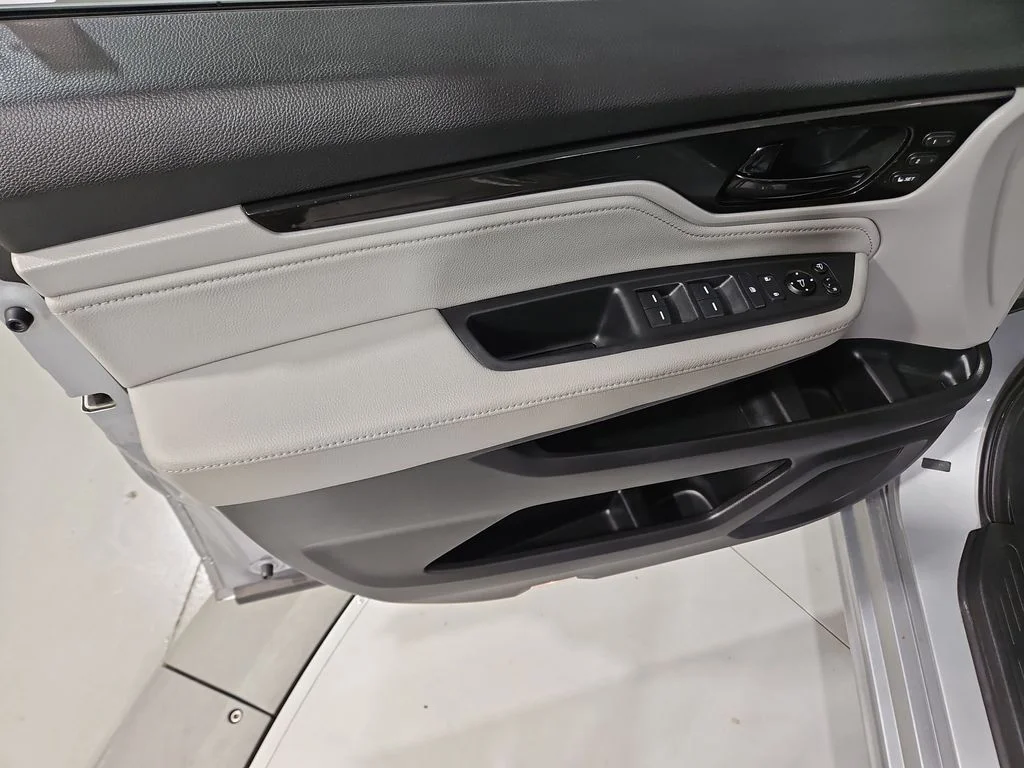 Used 2018 Pacific Pewter Metallic Honda Elite image 10