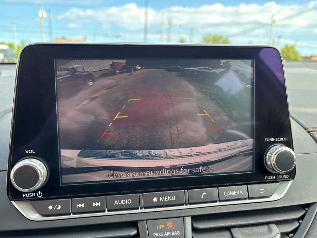 Used 2019 White Nissan 2.5 SR image 26