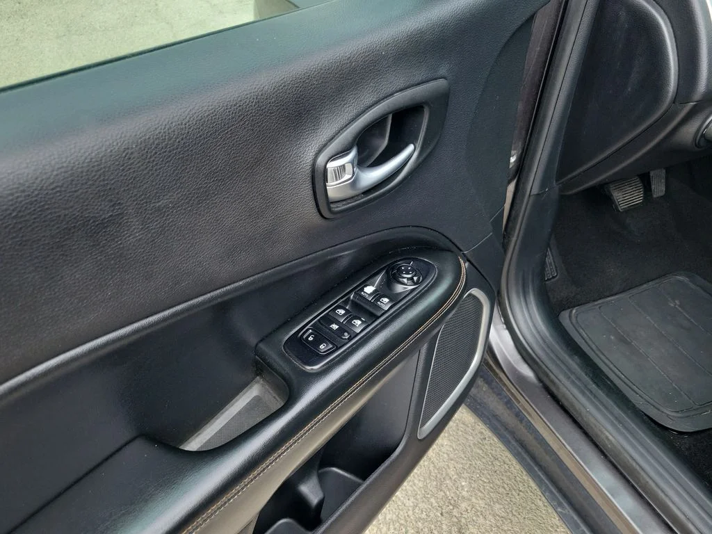 Used 2020 Gray Jeep Latitude image 13