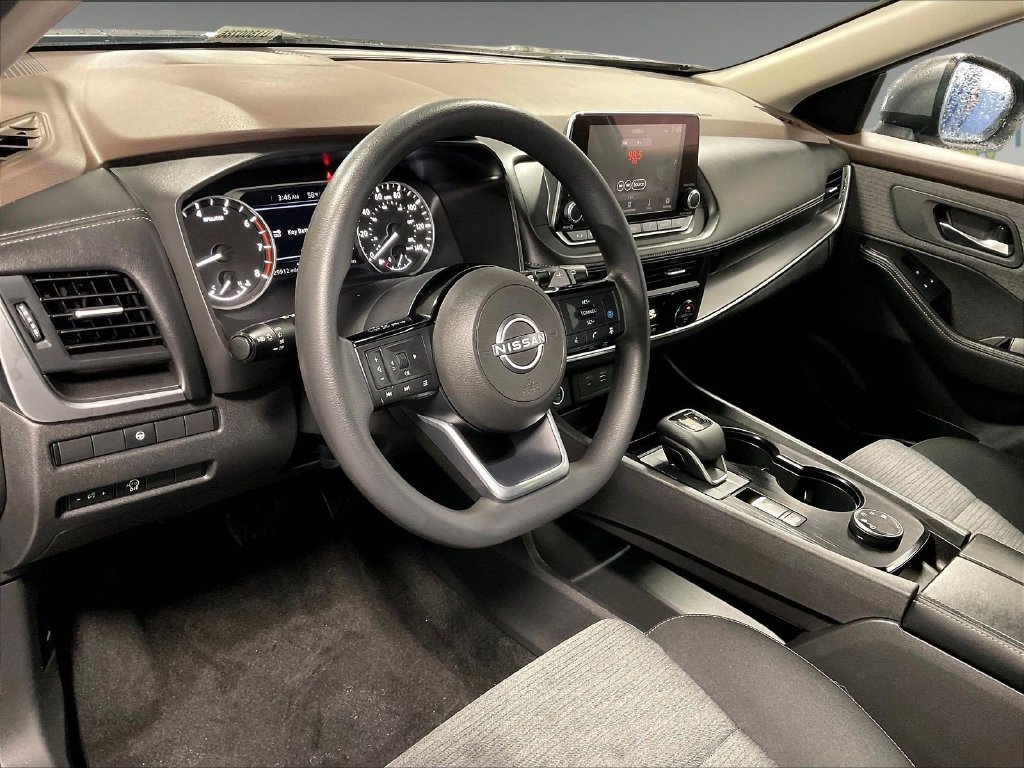 Used 2023 Gray Nissan SV image 8