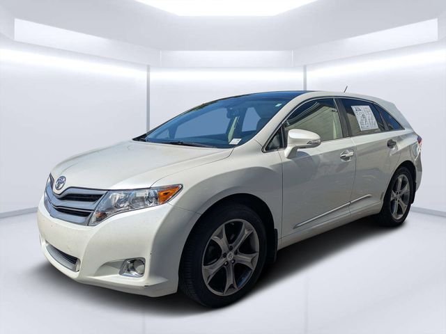 Used 2013 White Toyota LE image 7