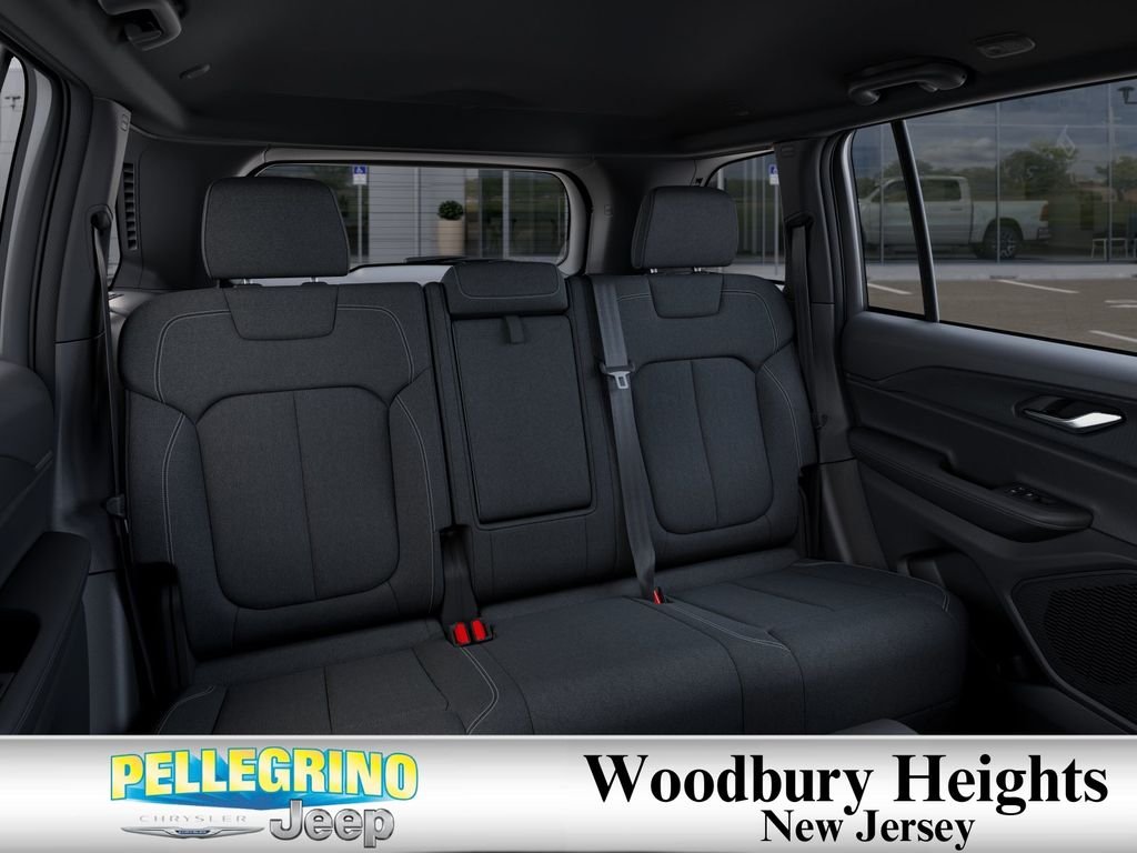 New 2026 Diamond Black Crystal Pearl-Coat Exterior Paint Jeep Laredo X image 15