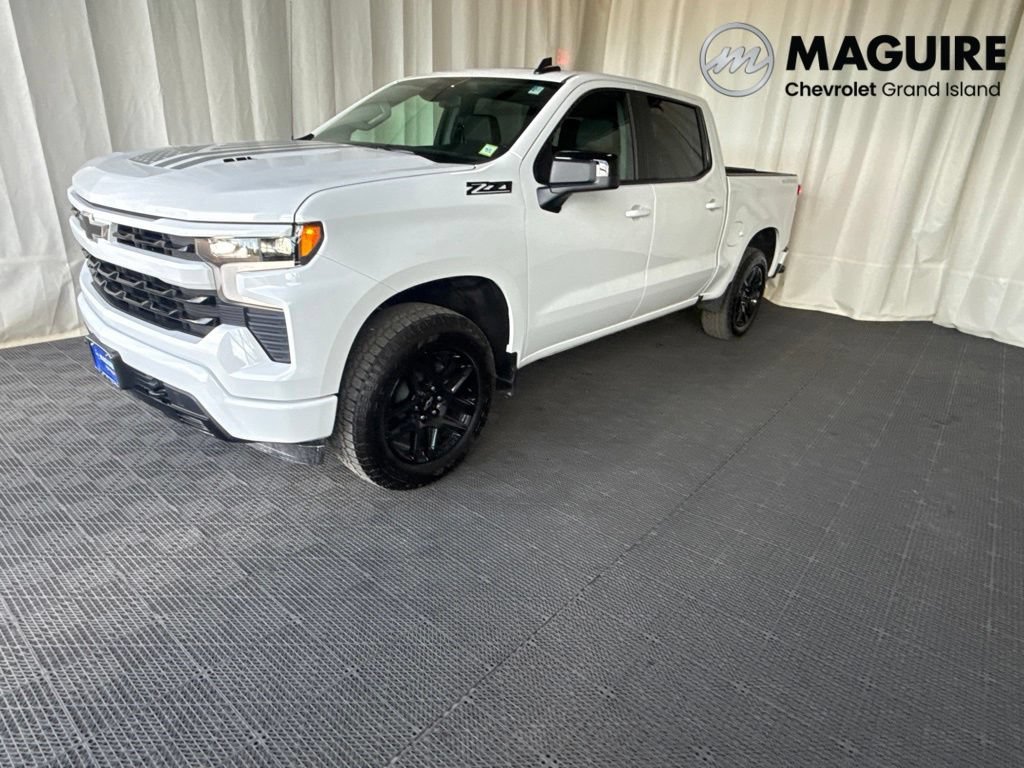 New 2026 Summit White Chevrolet RST image 31