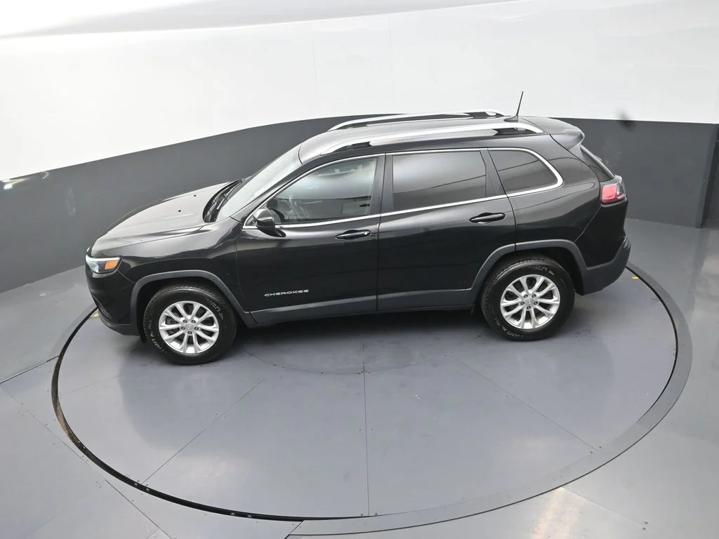 Used 2019 Black Jeep Latitude image 16