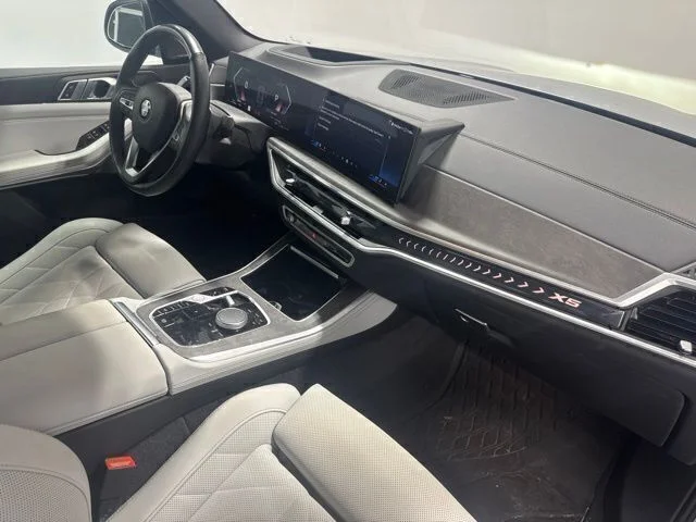Used 2024 Gray BMW xDrive40i image 30