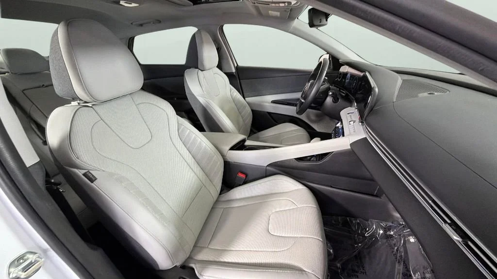 Used 2022 White Hyundai Limited image 35
