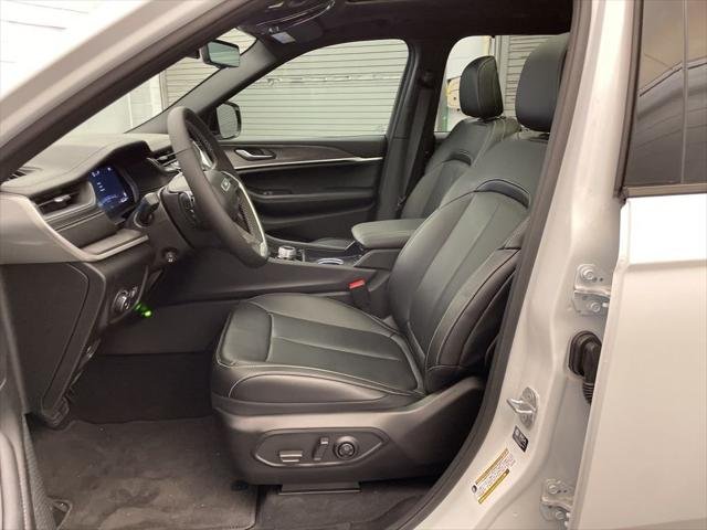 New 2025 Bright White Clear-Coat Exterior Paint Jeep Limited image 17