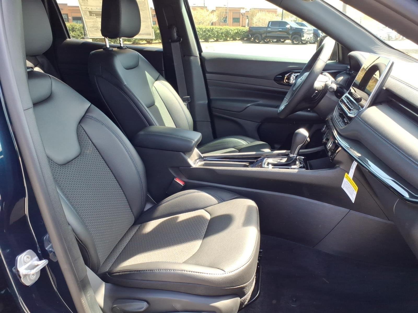 New 2026 Fathom Blue Pearl-Coat Exterior Paint Jeep Latitude Altitude image 19