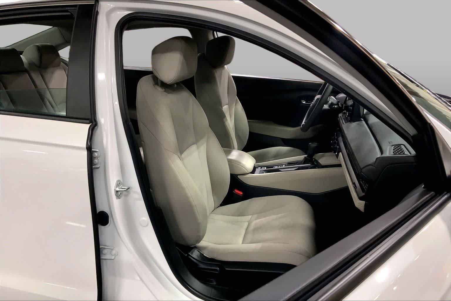 Used 2023 Platinum White Pearl Honda LX image 9