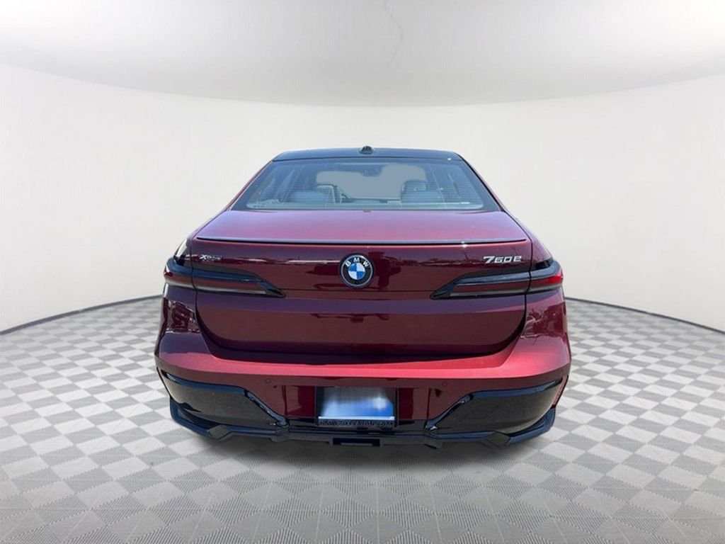 2025 BMW 7 Series 750e - Photo 6