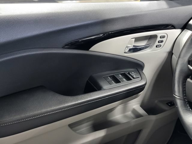 Used 2020 Silver Honda AWD Touring 7 Passenger image 23