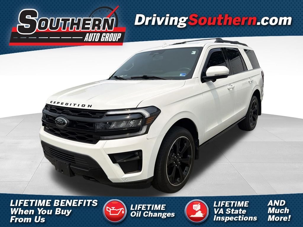 Used 2022 White Ford Limited image 1