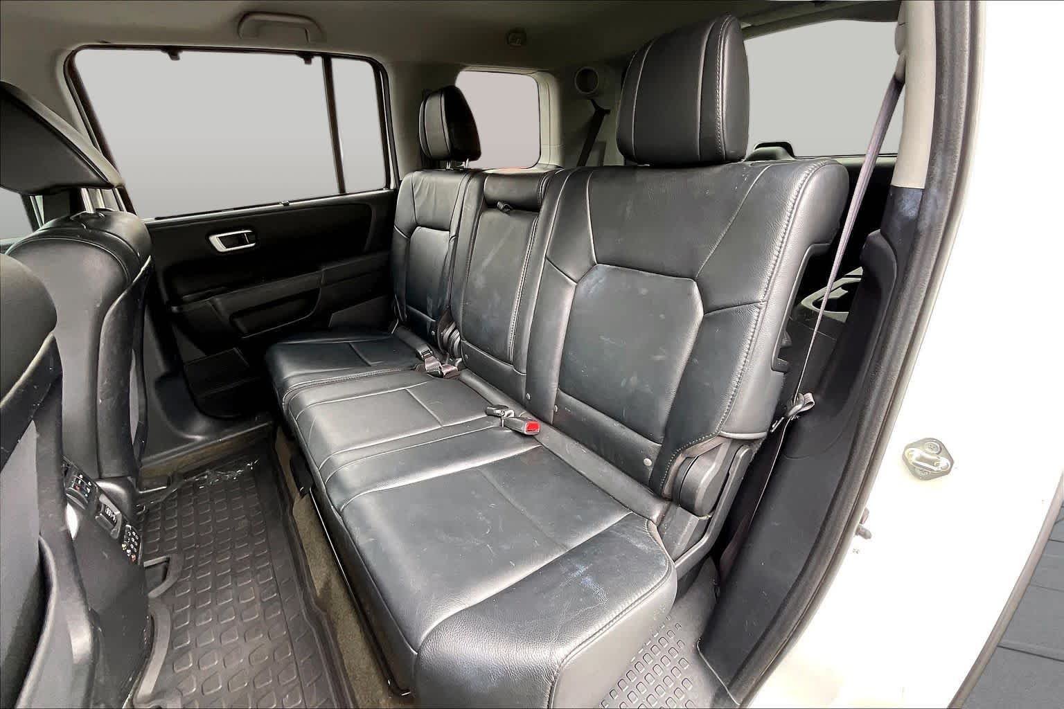 Used 2014 White Diamond Pearl Honda Touring image 21