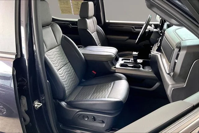 Used 2024 Gray Chevrolet ZR2 image 27