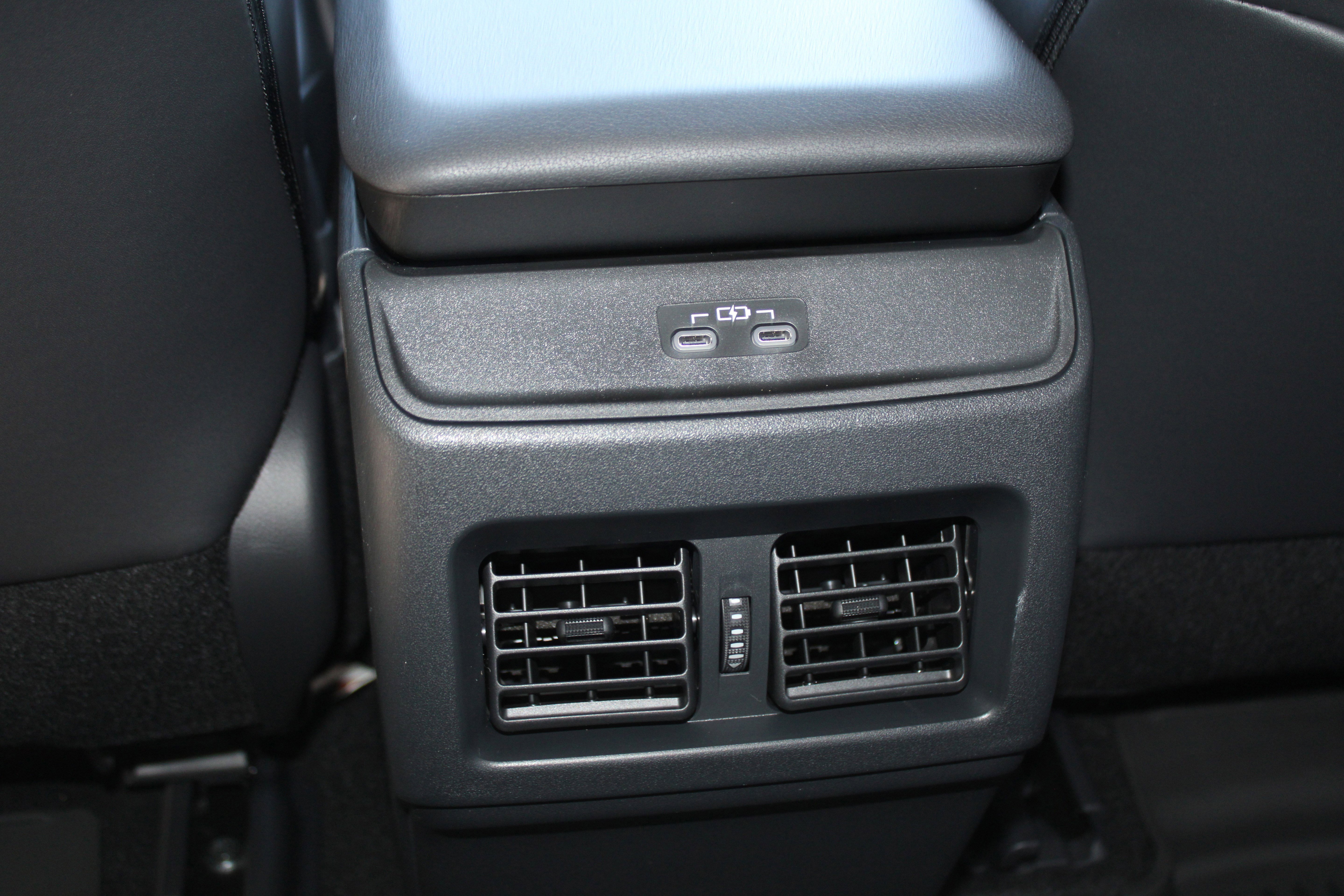 2026 Toyota C-HR SE - Photo 26