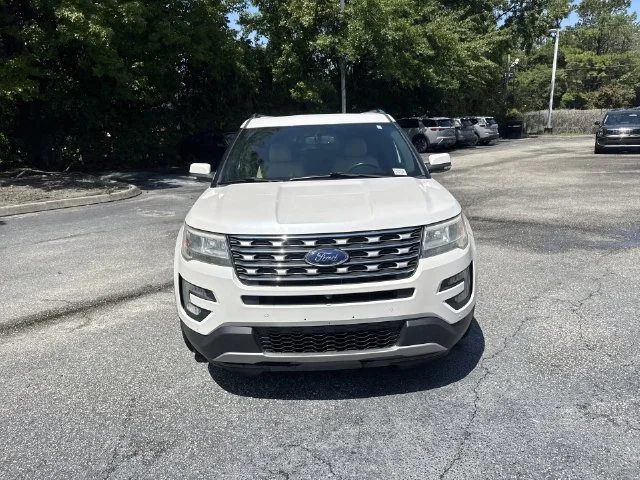Used 2017 White Ford Limited image 2