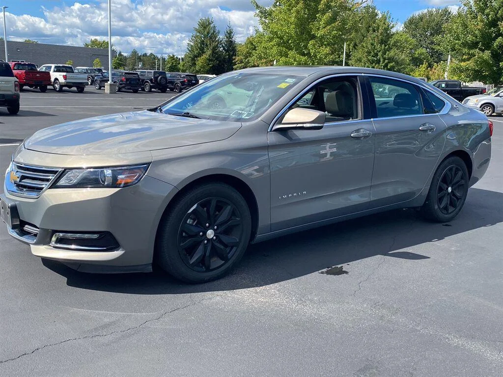 Used 2019 Pepperdust Metallic Chevrolet LT image 6