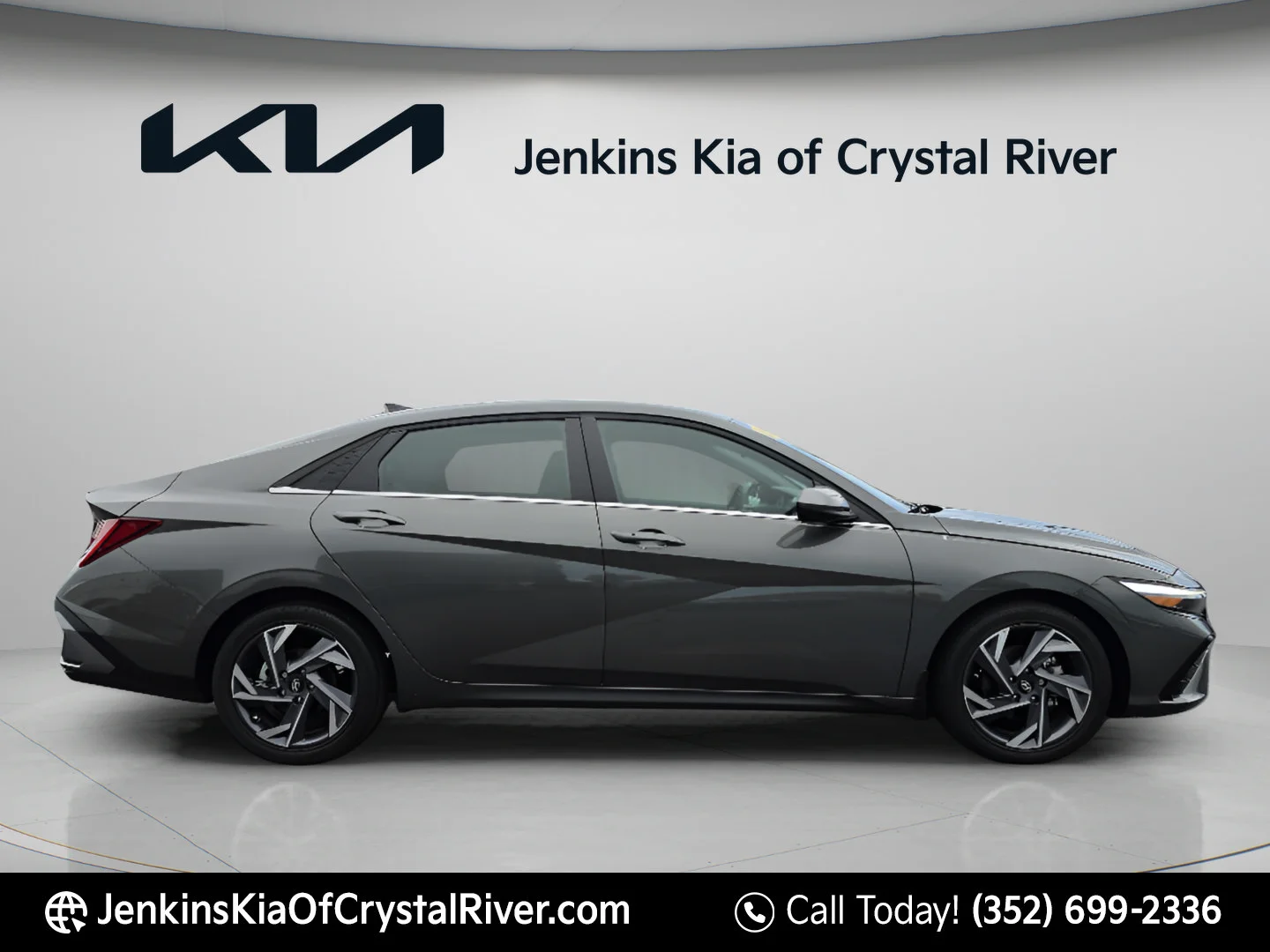 Used 2025 Amazon Gray Hyundai SEL Convenience image 3