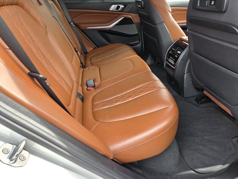 Used 2019 White BMW xDrive50i image 21