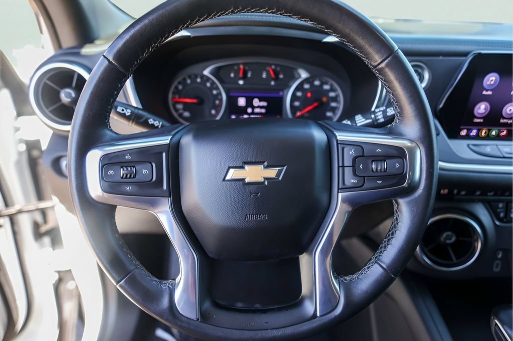 Used 2020 SUMMIT WHITE Chevrolet LT image 15
