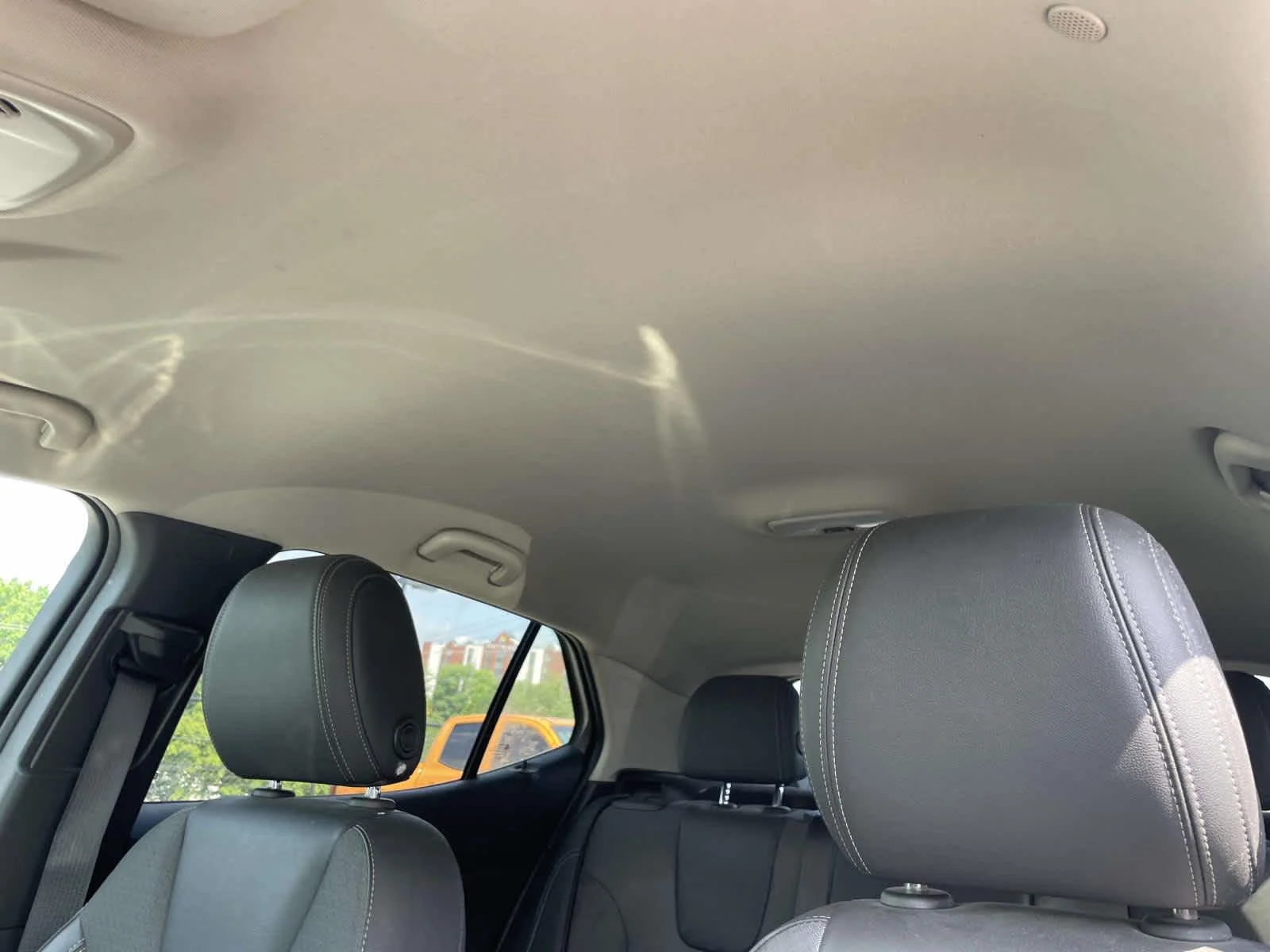Used 2023 Summit White Buick Preferred image 5