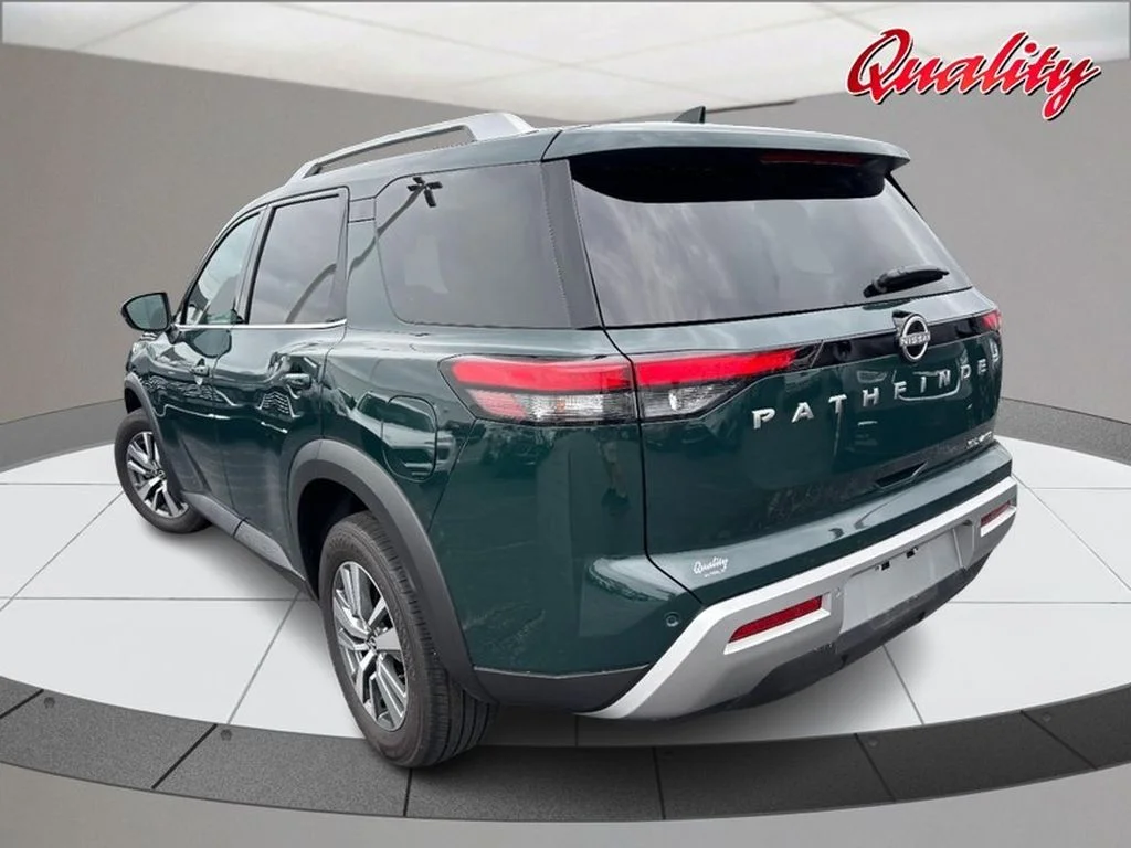 Used 2025 Obsidian Green Pearl Nissan SL image 5