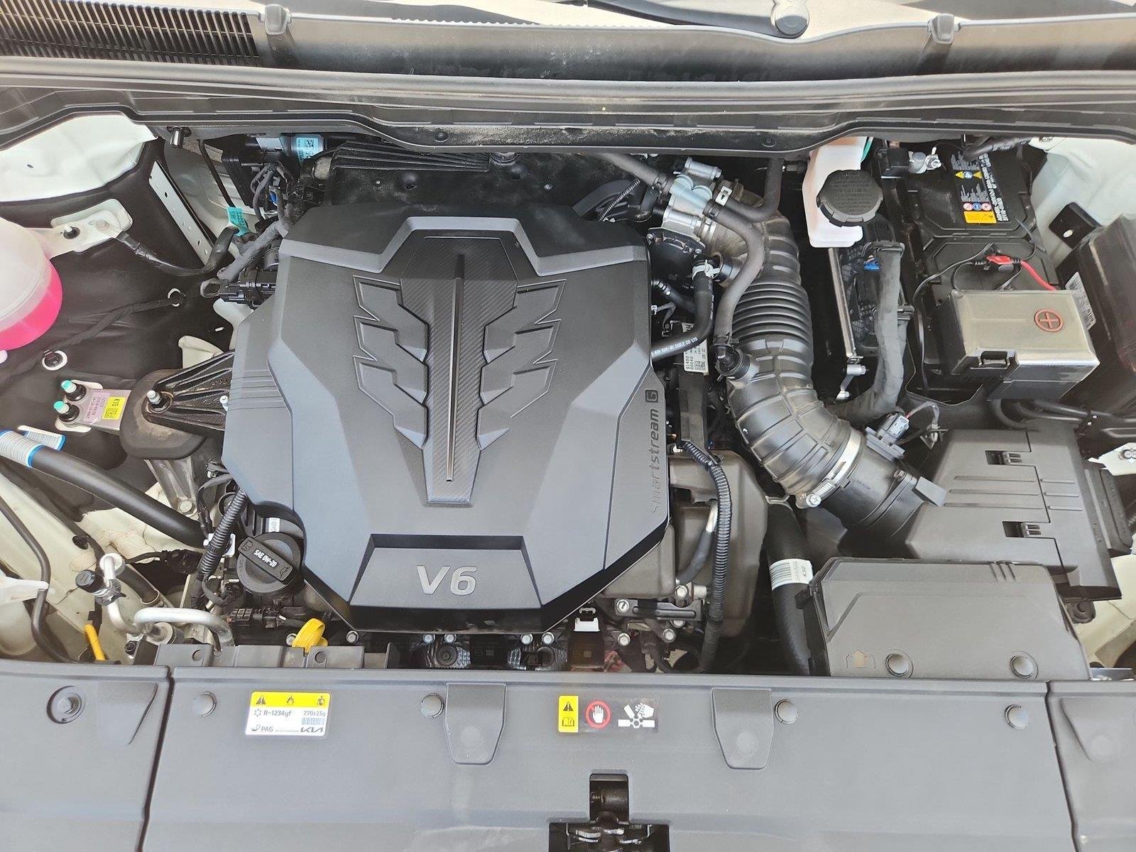 2025 Kia Carnival MPV photo 28 of 33