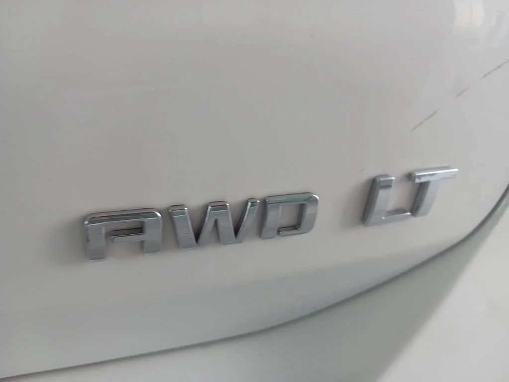 Used 2024 Summit White Chevrolet LT image 28