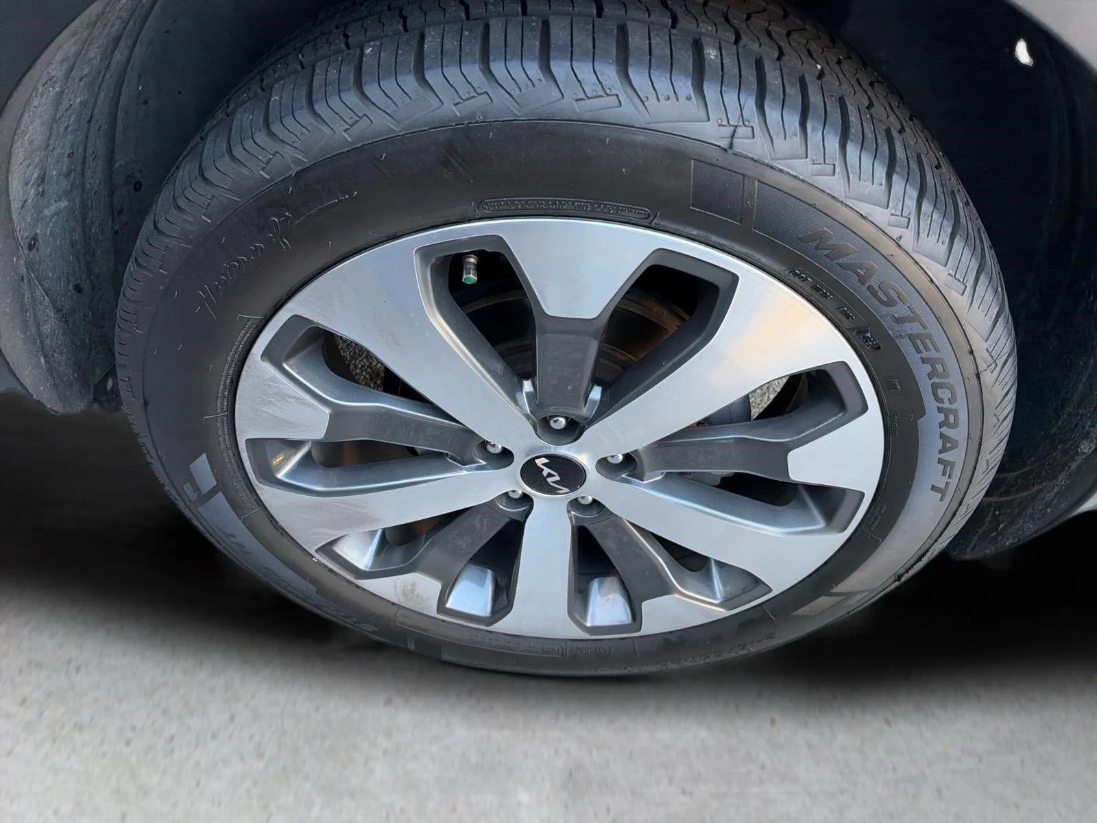 Used 2022 Everlasting Silver Kia S image 14