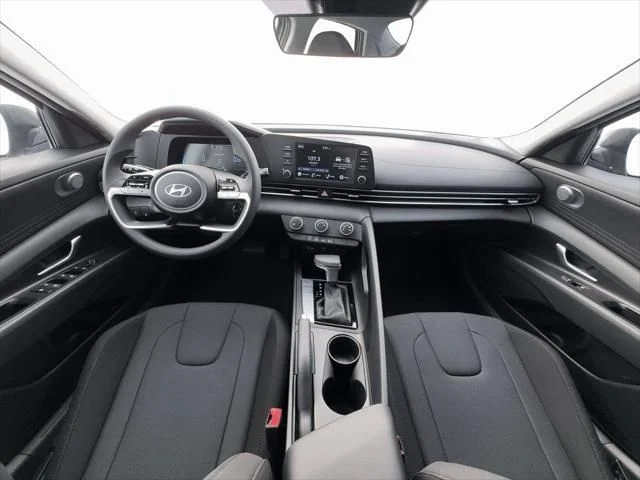 New 2026 Abyss Black Hyundai SE image 13