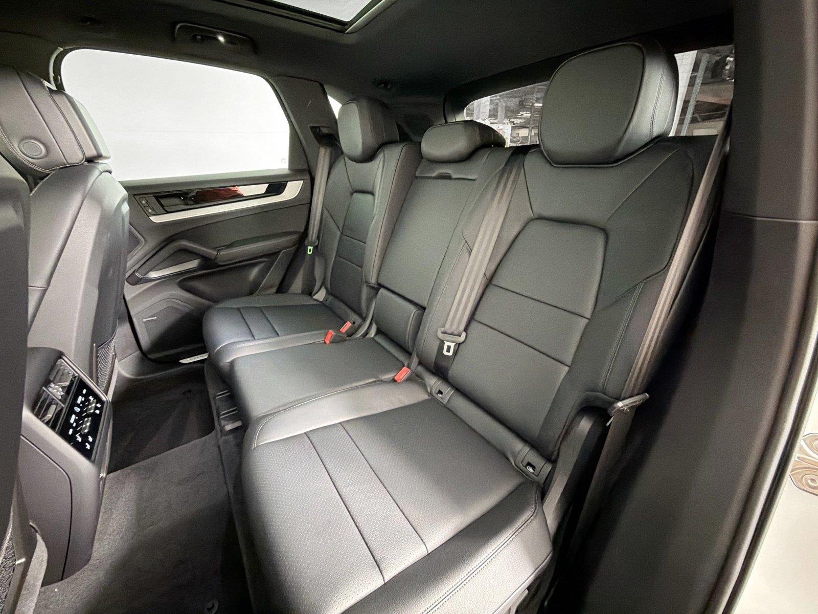 2025 Porsche Cayenne E-Hybrid - Photo 25
