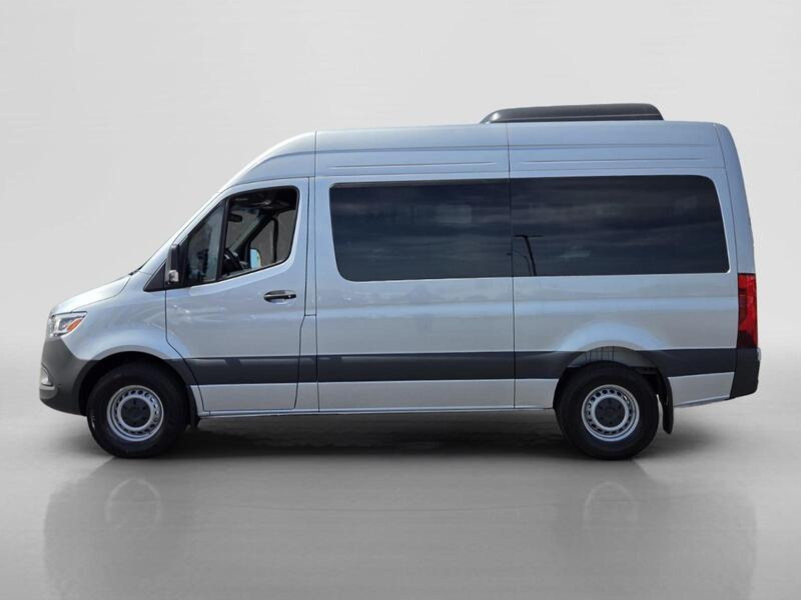 New 2026 High-tech silver metallic Mercedes-Benz 2500 image 2