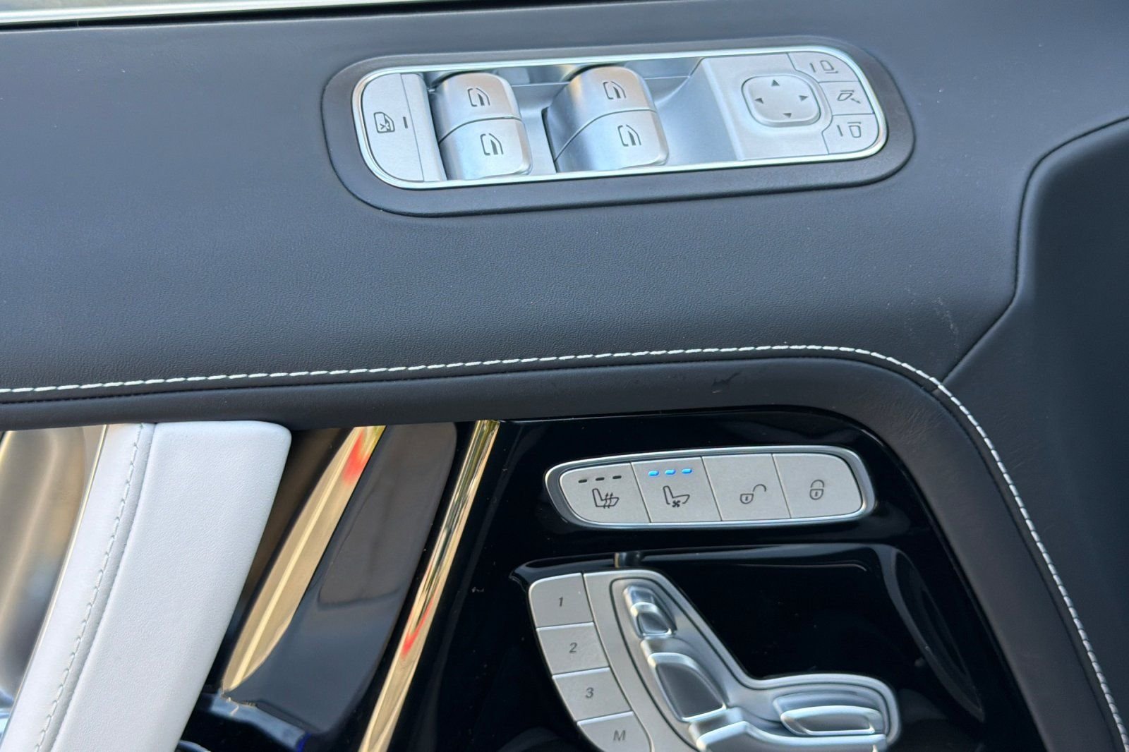 New 2027 MANUFAKTUR Moonlight White Metallic Mercedes-Benz G 63 AMG® image 24