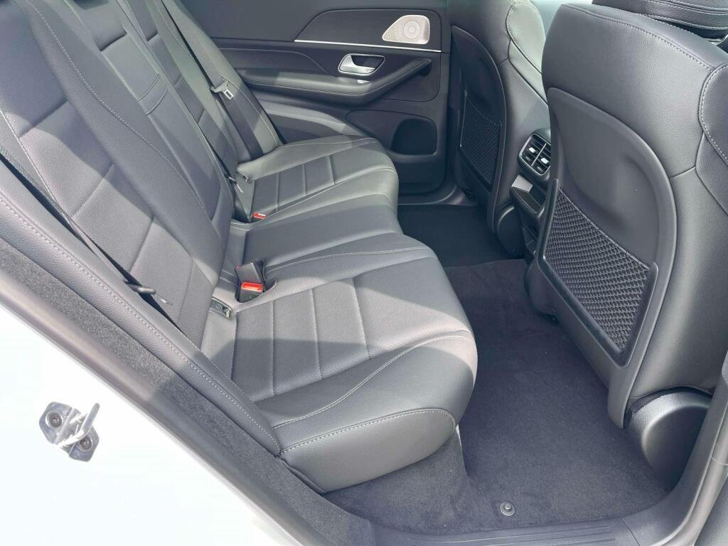 New 2026 MANUFAKTUR Moonlight White Metallic Mercedes-Benz GLE 450 image 19