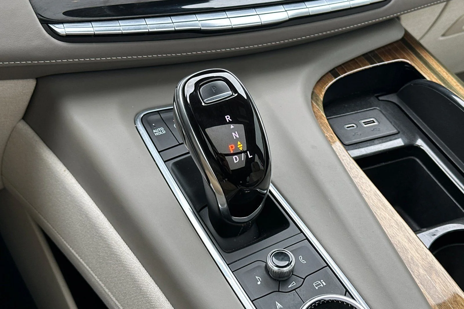 Used 2022  Cadillac Sport Platinum image 23