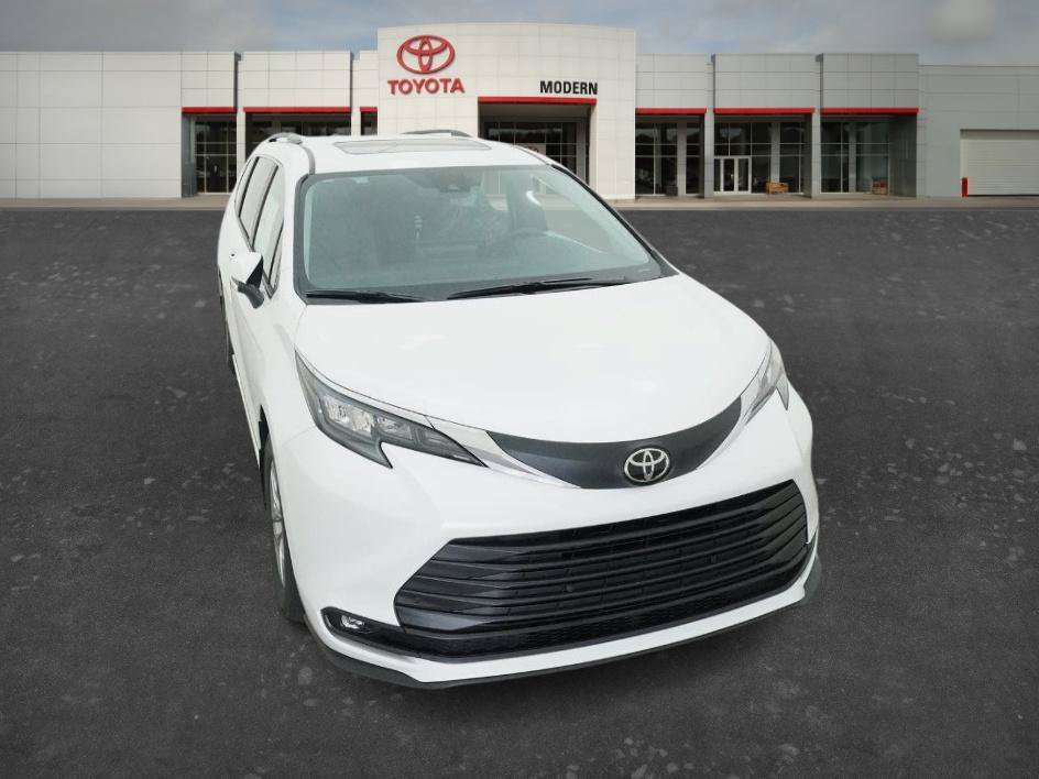 New 2026 Wind Chill Pearl Toyota XLE image 19