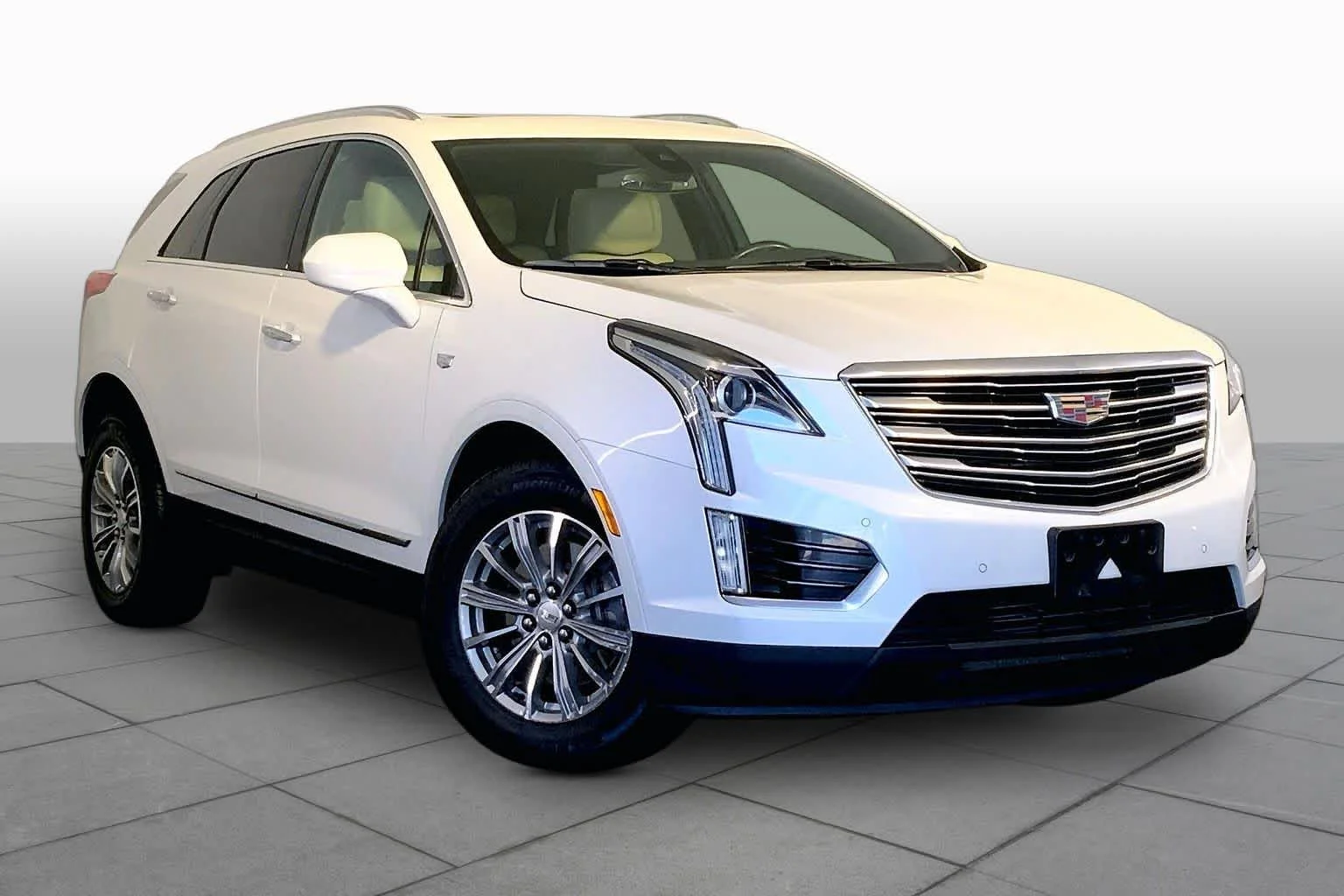 Pre-Owned 2017 Cadillac XT5 Luxury AWD